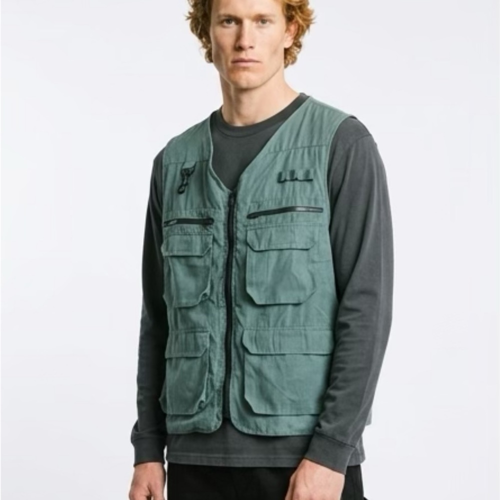 The Ragged Priest Men's Utility Vest‎ in Sage Green